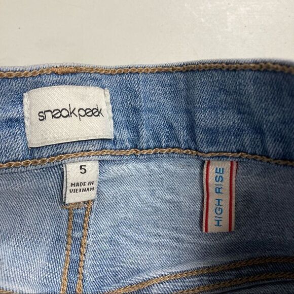 SNEAK PEEK Women’s (Juniors) High Rise Distressed Jeans Size 5 Blue - Picture 10 of 12